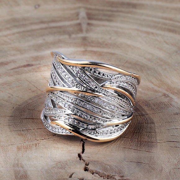 NWT 7 crystal zircon gold plate trim accent cocktail stunning ring $98 MSRP SALE - Picture 1 of 13